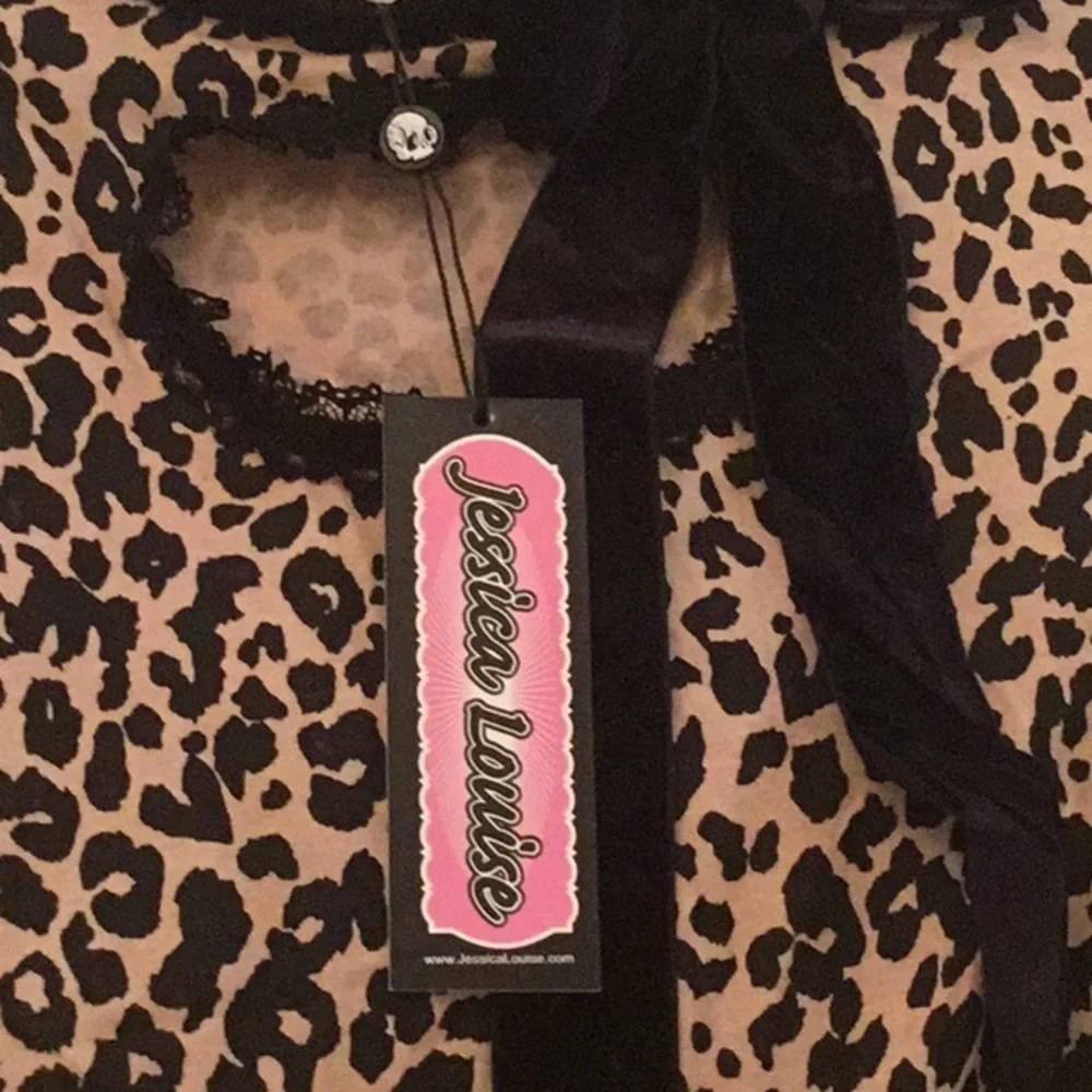 NWT Jessica Louise Leopard Molly Keyhole Puff Sleeve Top - Picture 7 of 12